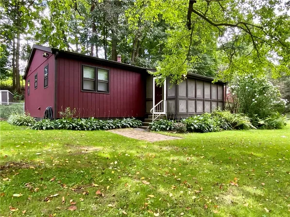 124 Poplar Ln, New Galilee, PA 16141