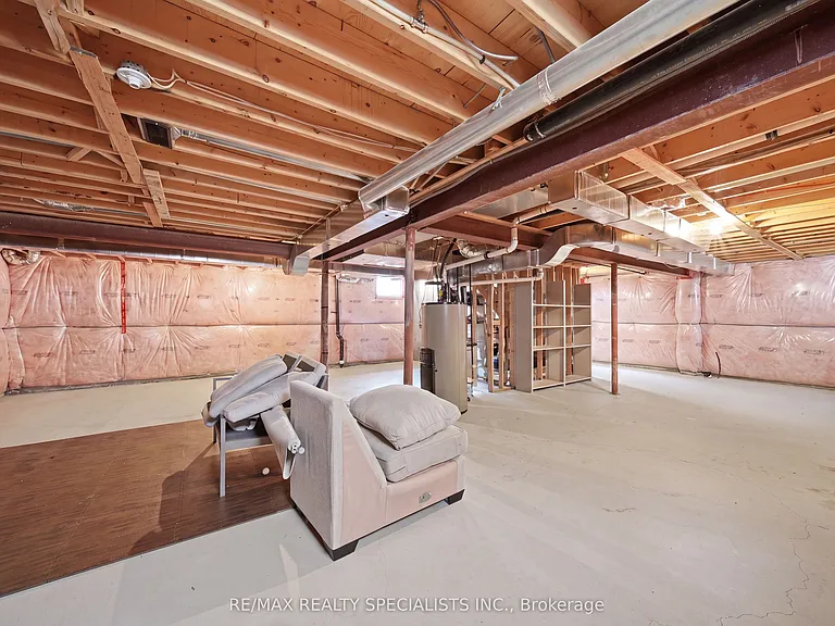 120 Milby Cres — Photo 33