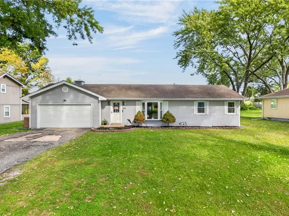 114 W 8th St, Kearney, MO 64060