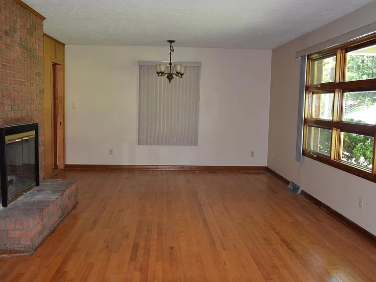 50 Wendover Rd — Photo 3