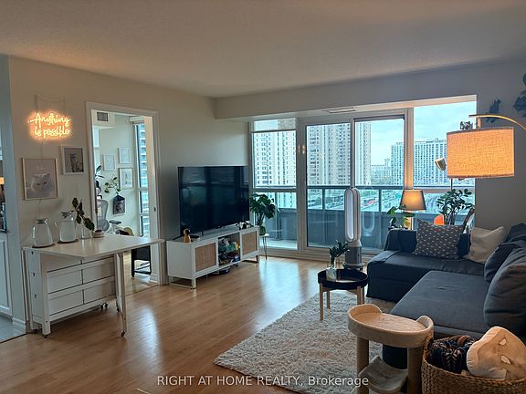 5th image of 25 Lower Simcoe St #1208