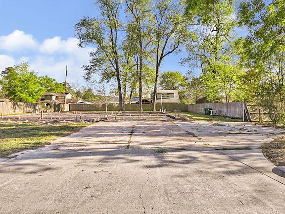 2nd image of 718 Fall Creek Dr