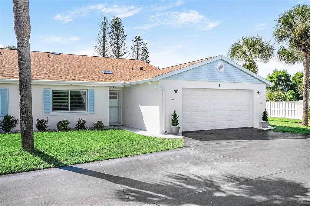 2 bed, 2.0 bath, 1650 sqft, $3,300 — Photo 2