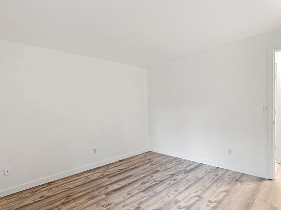 4th image of 9907 NE 124th St #B817