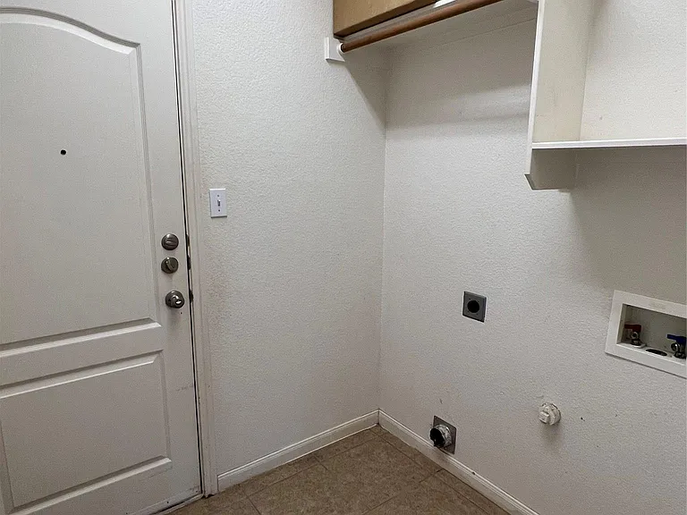 2443 Salorn Way — Photo 8