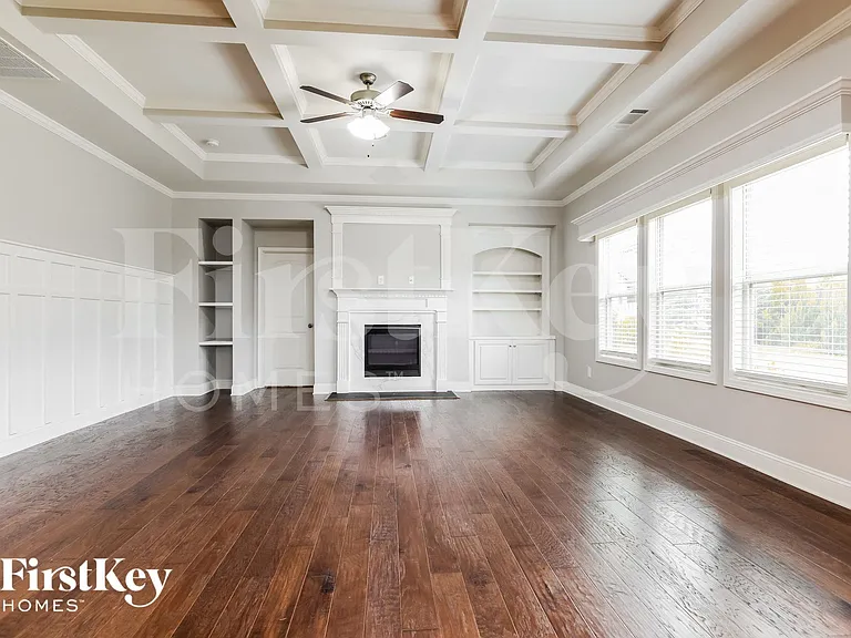 4524 Wilshire Ct — Photo 2