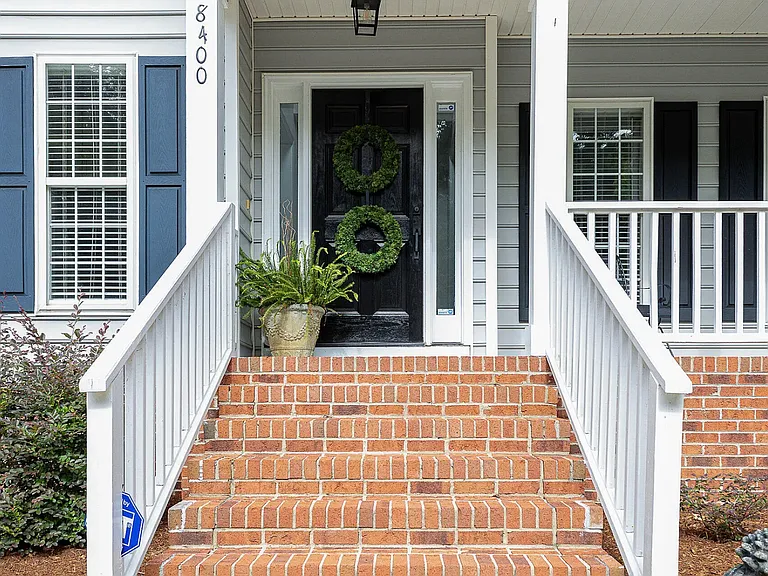 8400 Hobhouse Cir — Photo 2