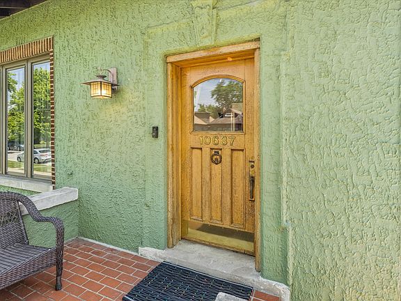 4th image of 10637 S Oakley Ave