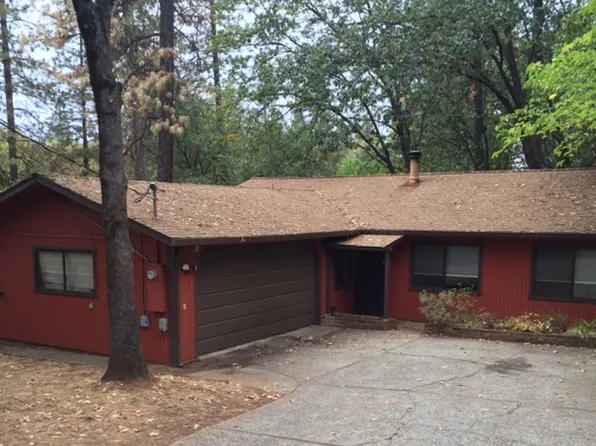 11870 Upper Circle Dr, Grass Valley, CA 95949