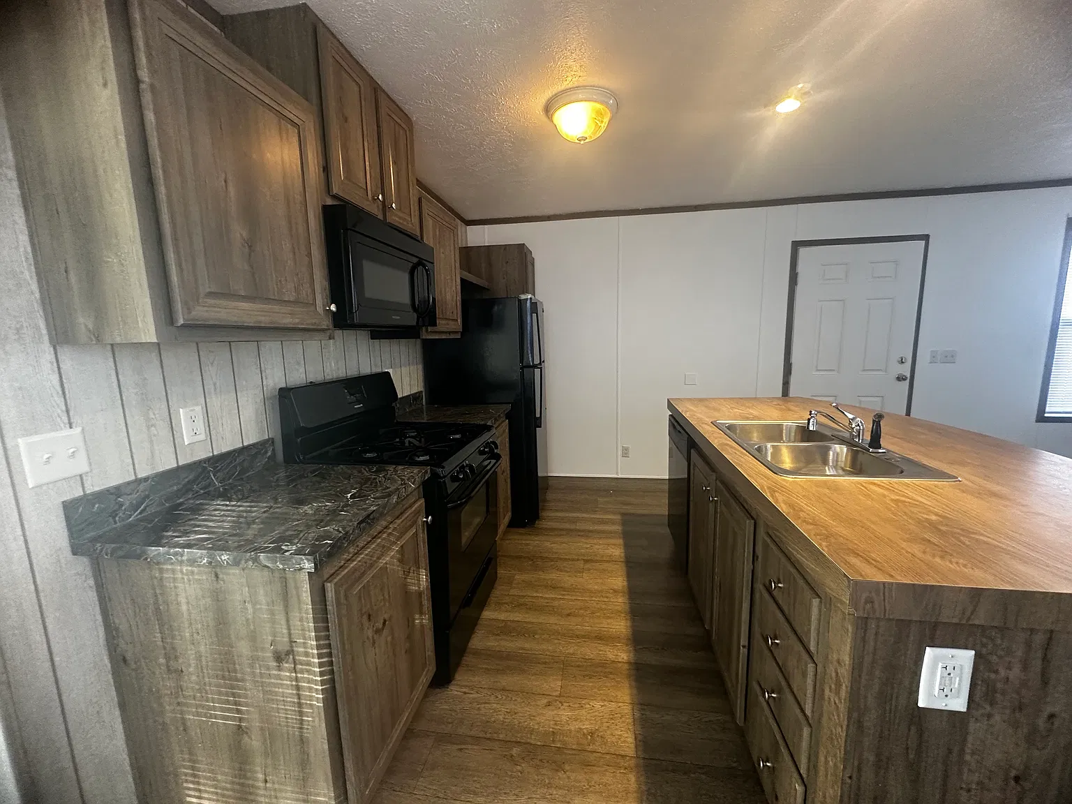 3 bed, 1056 sqft, $1,099 — Photo 3