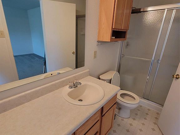 5th image of 806 Sinclair Dr
