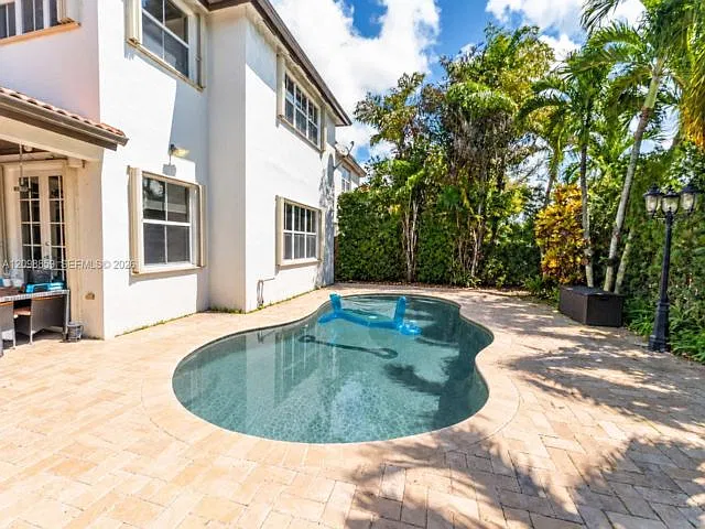 5 bed, 4.5 bath, 3780 sqft, $7,000 — Photo 4