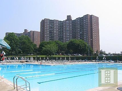 4th image of 5800 Arlington Ave APT 4U