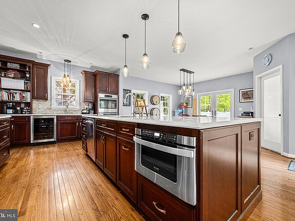 4th image of 106 Caspian Dr
