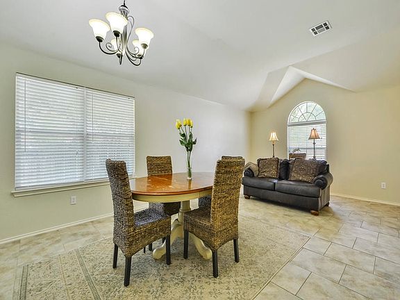4th image of 105 Campos Dr