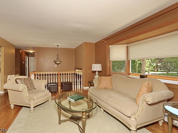 5th image of 145 Sherwood Dr