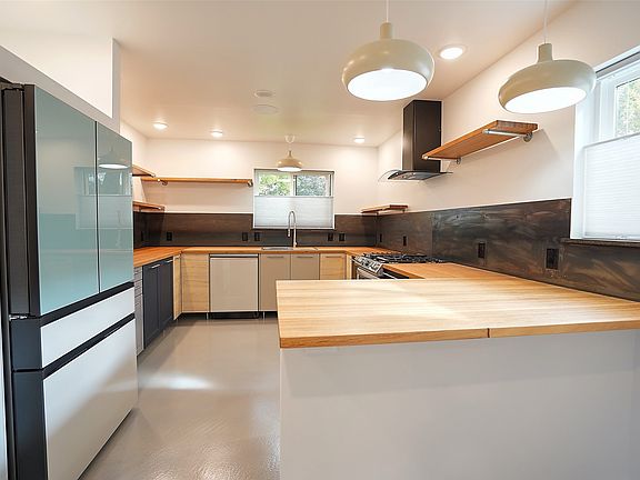 4th image of 105 Burlington Ave