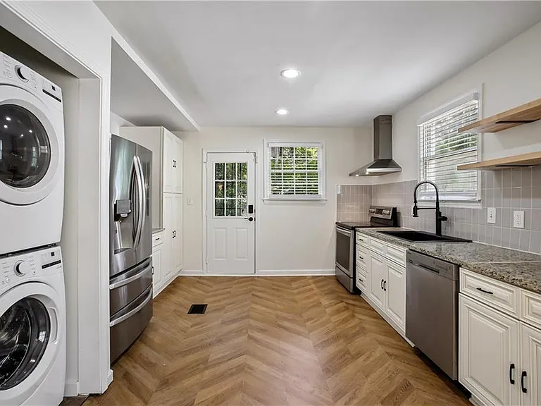 1649 Beecher St SW — Photo 9