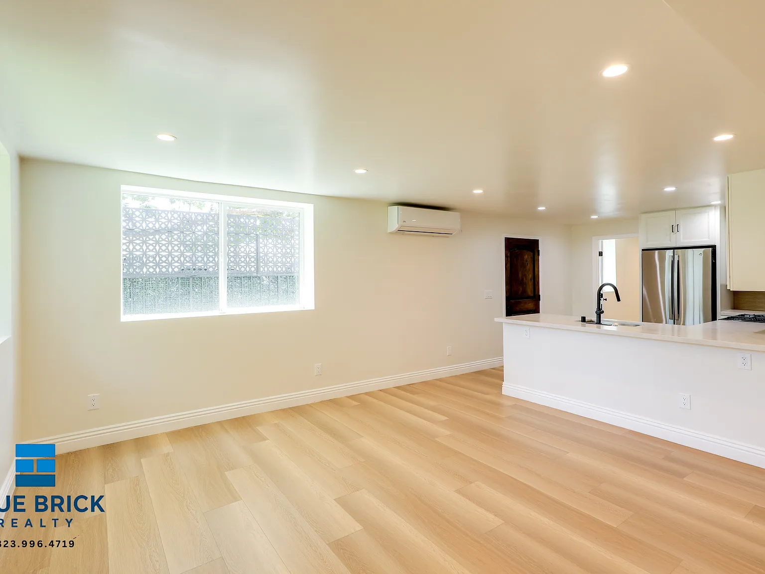 Beautiful 2BR ADU Residence with Private Front Lawn in Prime Location — Photo 3
