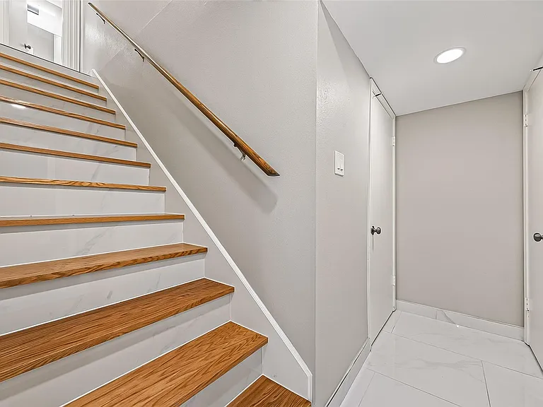 6649 De Moss Dr #649 — Photo 34