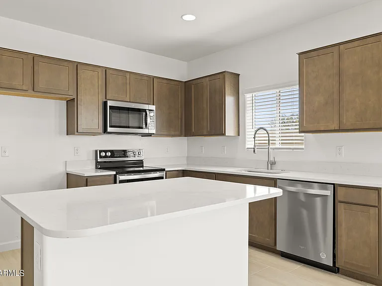 24050 W Flores Dr — Photo 7
