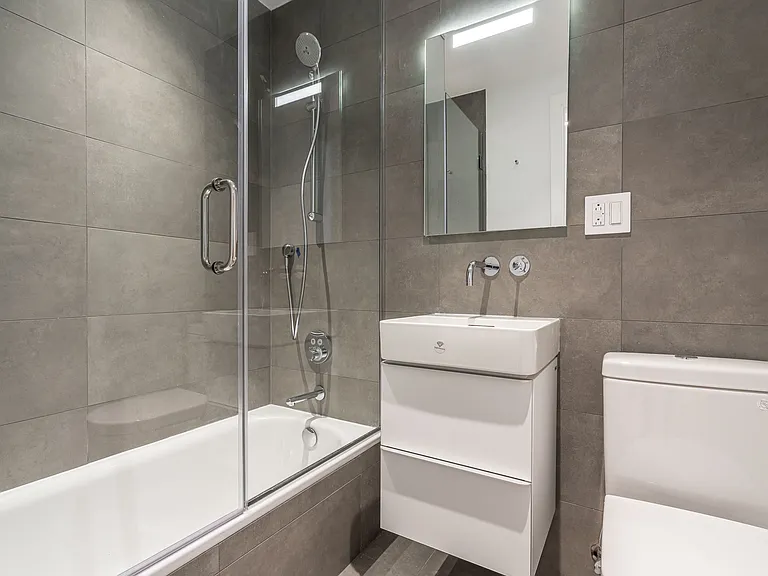 321 E 22nd St #6M — Photo 2
