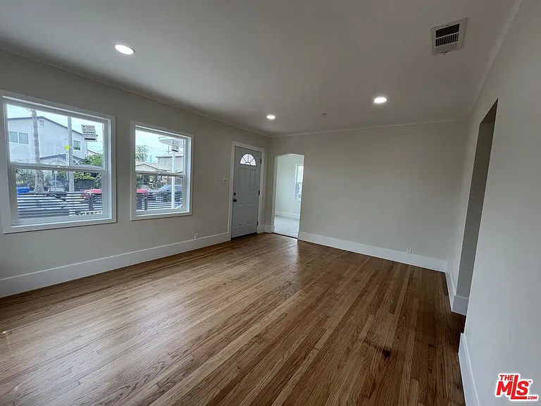 8640 Baring Cross St — Photo 4