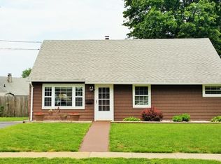 27 Ashley Rd, Edison, NJ 08817