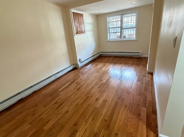 1042A E 217th St #1, Bronx, NY 10469
