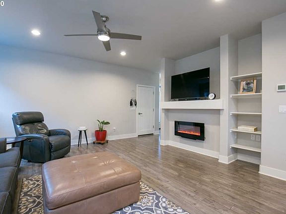 2nd image of 7012 NE 67th St