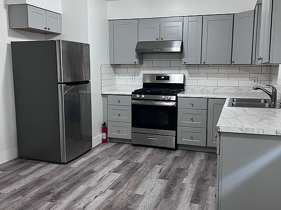 2nd image of 4221 Eau Claire Pl #1