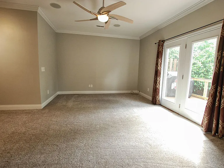 921 Sharkey Ln — Photo 15