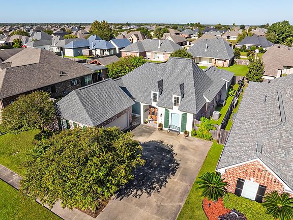 3rd image of 176 Lansdown Dr