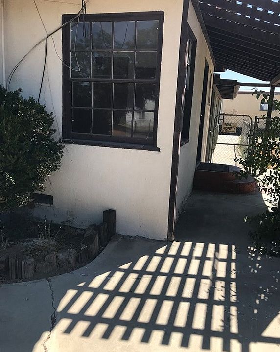 1st image of 19560 Magnolia Ave