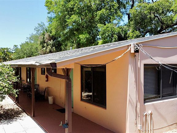 2nd image of 1620 SW 25th St