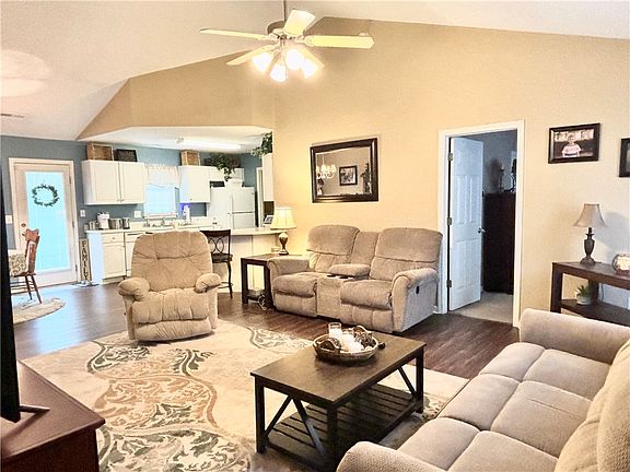 5th image of 167 Rock Moss Dr