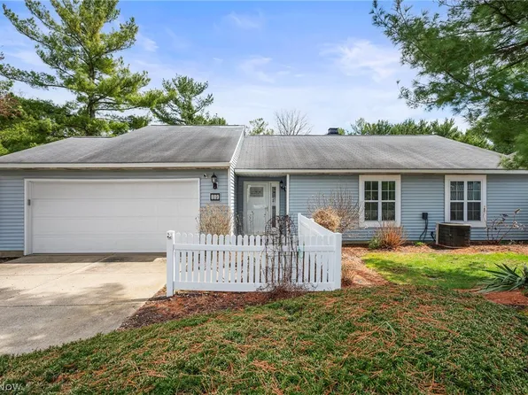 889 Lynnhaven Ln, Akron, OH 44313