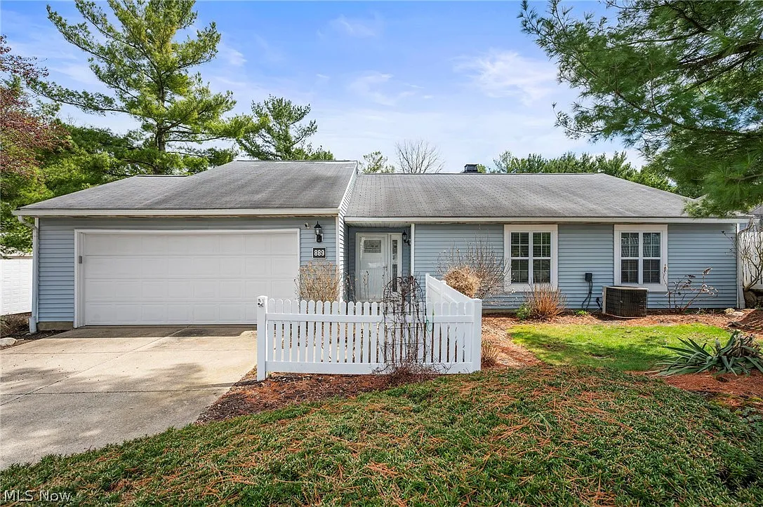 889 Lynnhaven Ln photo 1