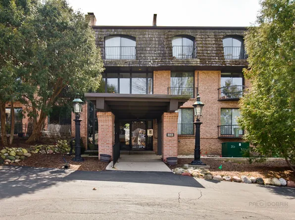 600 W Russell St APT 306, Barrington, IL 60010
