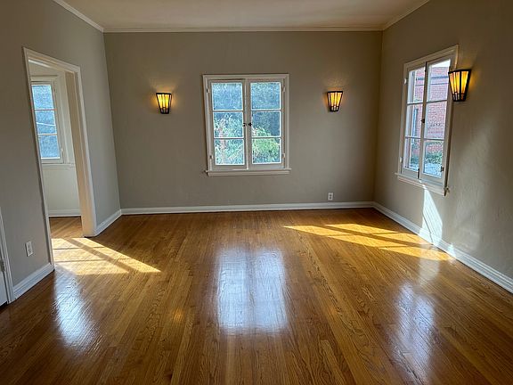 5th image of 415 S Cloverdale Ave #6