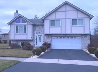 10 Willow Rd, Matteson, IL 60443