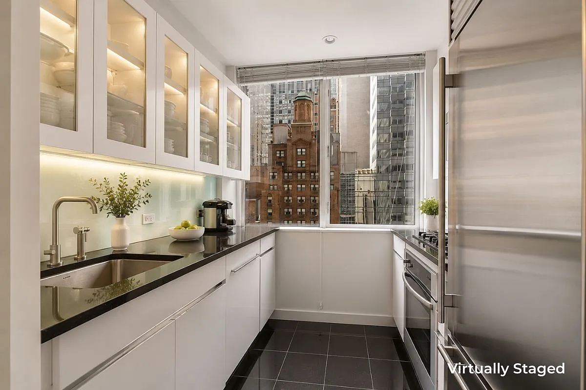 60 East 55th Street — Photo 3