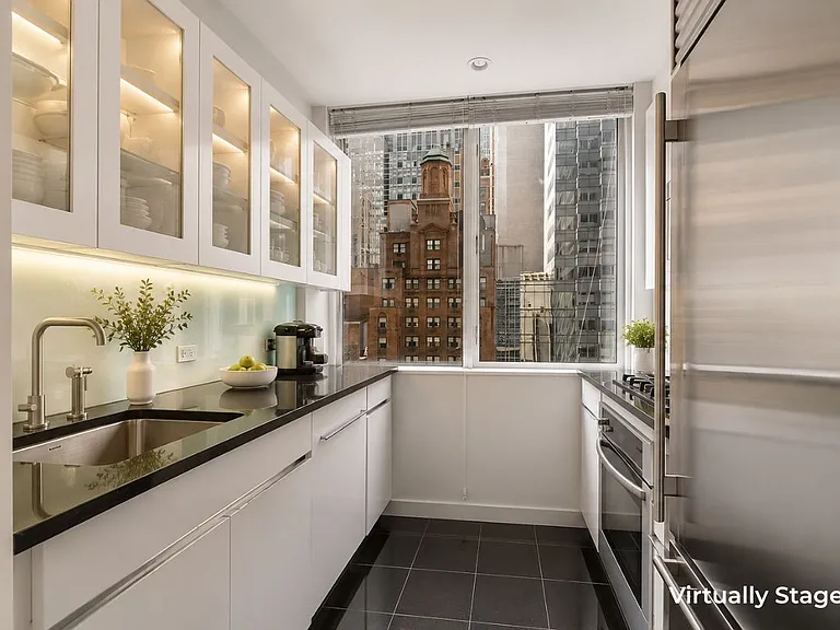 60 E 55th St #15B — Photo 3