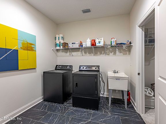 4th image of 57 Waverly Way