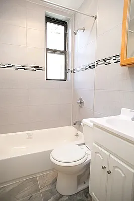 Bathroom, photo 2