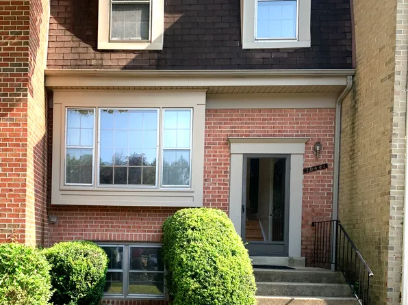 10481 Malone Ct, Fairfax, VA 22032