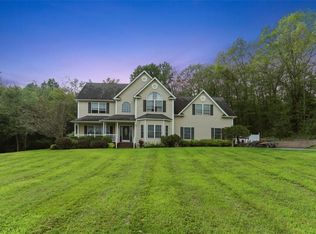 18 Lindsay Ln, Bloomingburg, NY 12721