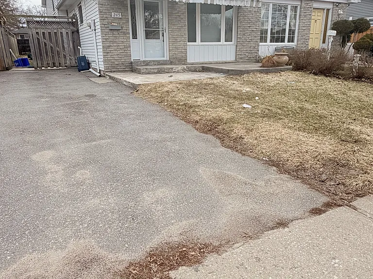 245 Heritage Dr — Photo 3