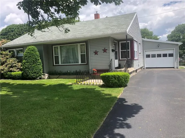10 Chestnut St, Perry, NY 14530