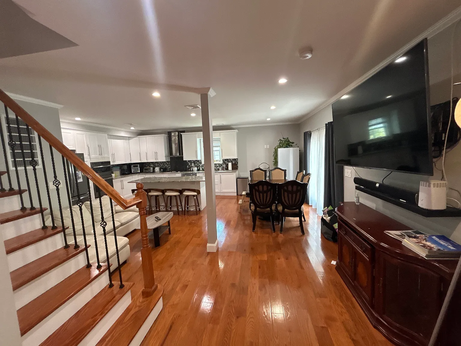 231 Hargreaves Ave — Photo 1